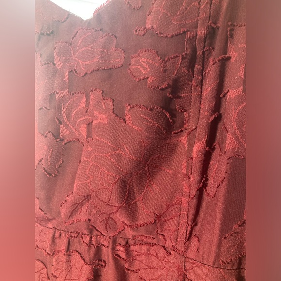 LULUS WINE COLORED LACE STRAPLESS DRESS SIZE MEDIUM - Picture 7 of 8